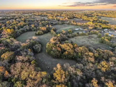 Spacious Land in Bells, Texas