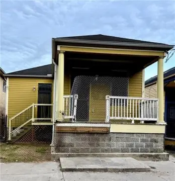 Mixed-Use Property Near French Quarter