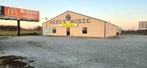 Versatile Commercial Building on Highway