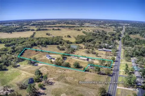 Versatile Property with Highway Frontage