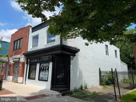 Street-Visible Retail Salon Space