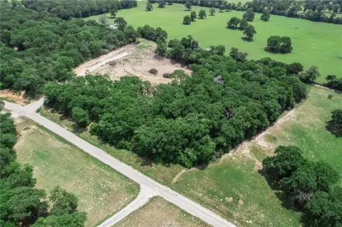 Residential Land in Franklin, TX