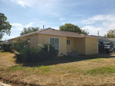 Corner-Lot Duplex