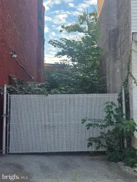Land in Philadelphia, PA