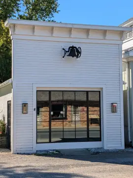 Open-Plan Storefront