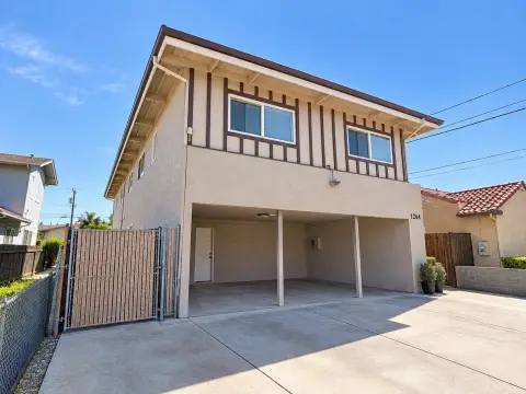 7-Unit Apartment Building
