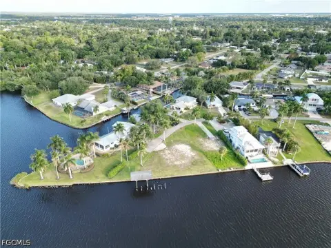 Waterfront Estate Lot in Fort Myers