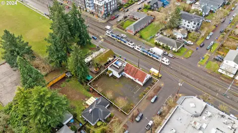 Level Commercial Land With Building