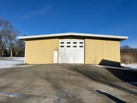 Spacious Warehouse in Prime Location