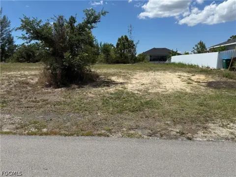 Cape Coral Canal Front Land