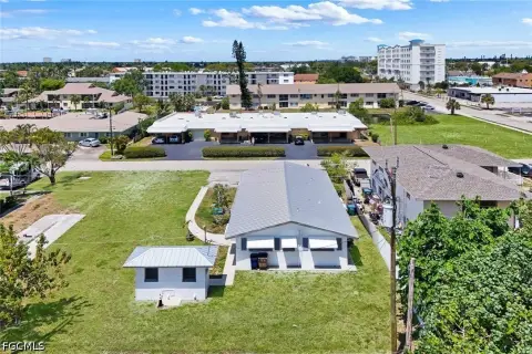 Cape Coral Duplex on Large Lot