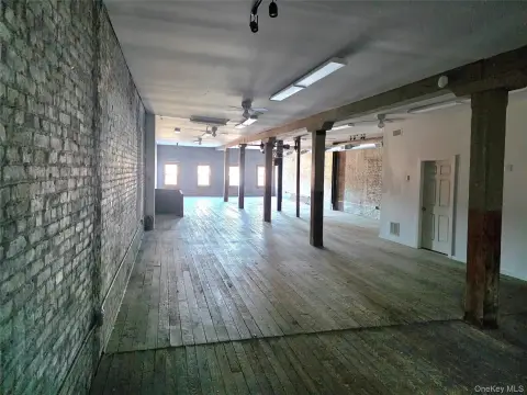 Third-Floor Live-Work Space