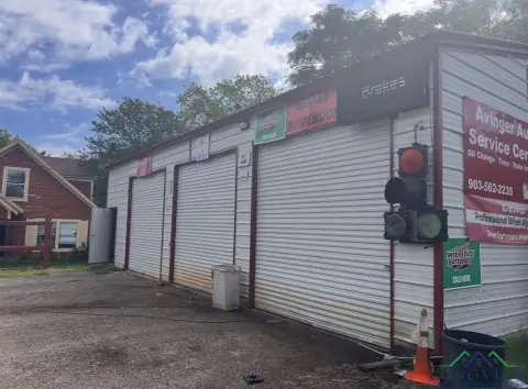 Avinger Commercial Shop with Lifts