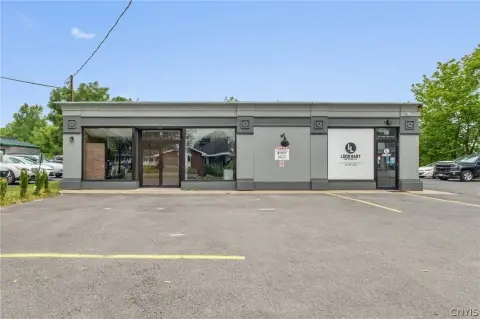 Dual-Layout Office Building Opportunity