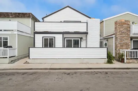 Updated Duplex Near Newport Beach