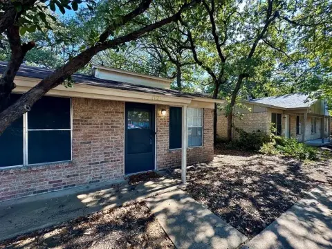 Duplex Near University of Texas