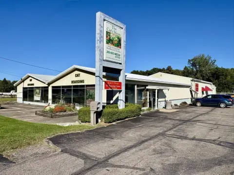 Showroom-Oriented Flex Building