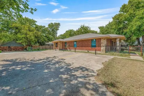 Stephenville Duplex with Private Parking