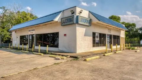 Retail Building with Parking