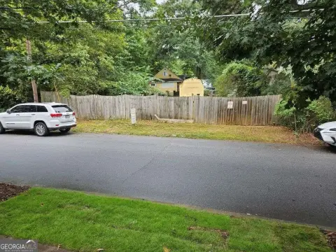 Buildable Lot Near The Beltline