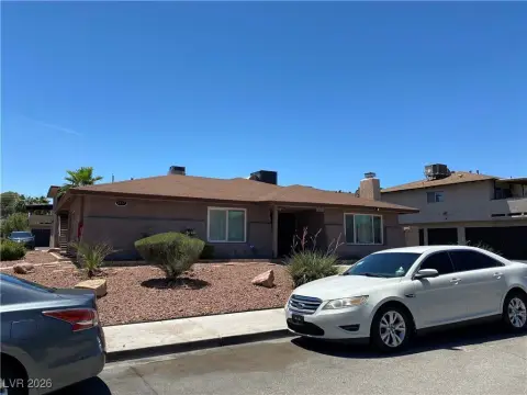 Las Vegas Fourplex with Garages