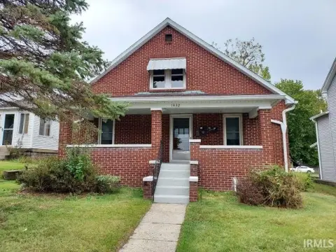 Triplex with Shared Laundry