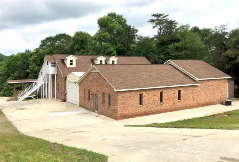 Versatile Commercial Space in Dallas, NC