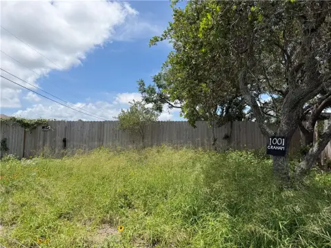 Spacious Lot in Flour Bluff