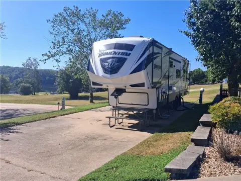 Back-In RV Lot with Dock Slip