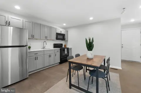 Renovated Duplex Near Pimlico Racecourse