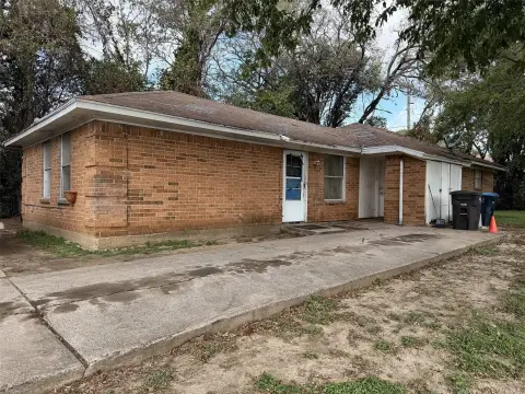 Duplex With Private Entrances