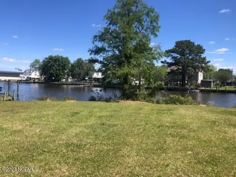 Waterfront Lot in Beaufort Pointe