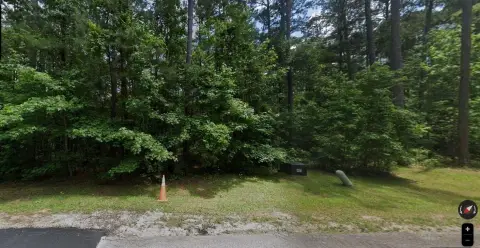 Quarter-Acre Homesite in Savannah Lakes