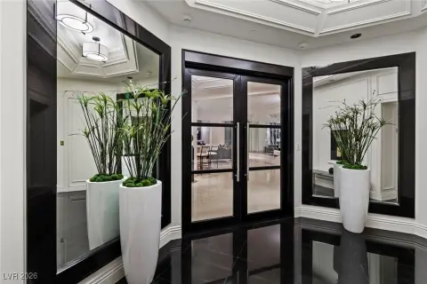 Renovated Penthouse with Panoramic Views