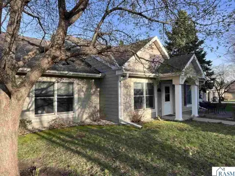 St. Peter Townhome with Garage