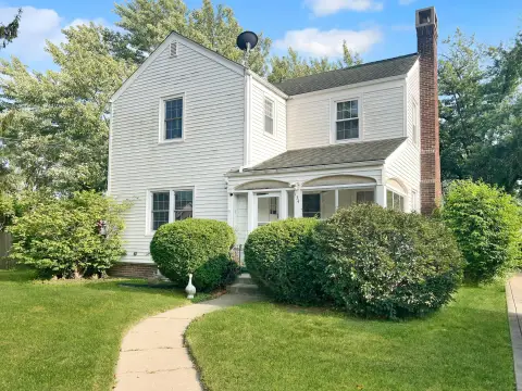 Mixed-Use Income Property with Leased Space