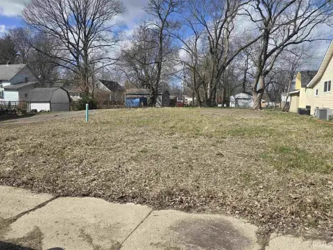 Residential Land in Anderson, IN