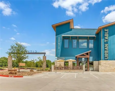 Restaurant and Bar Ready Property