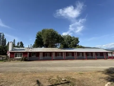 Renovated Cabin-Style Motel