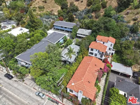 North Beachwood Four-Unit Complex