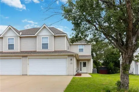 Move-In-Ready Half Duplex with Garage