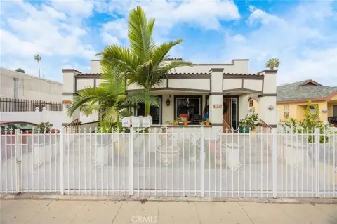 Gated Triplex Near USC, BMO