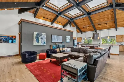 Single-Family Mountain Retreat with Elevator