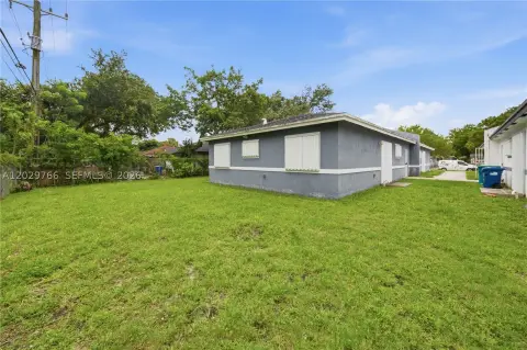 Duplex with In-Unit Laundry