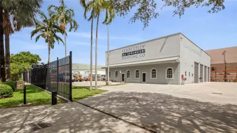 Flex Space with Secured Yard