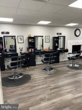 Remodeled Salon Suite with Three Stations