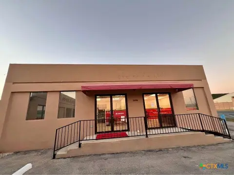 Retail Office Space with Four Rooms