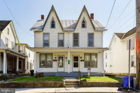 Detached-Garage Duplex
