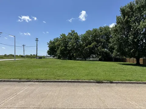 Bolivar, MO Vacant Corner Lot