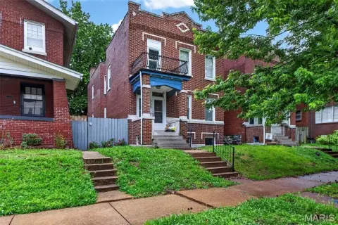Spacious Duplex in Desirable Neighborhood